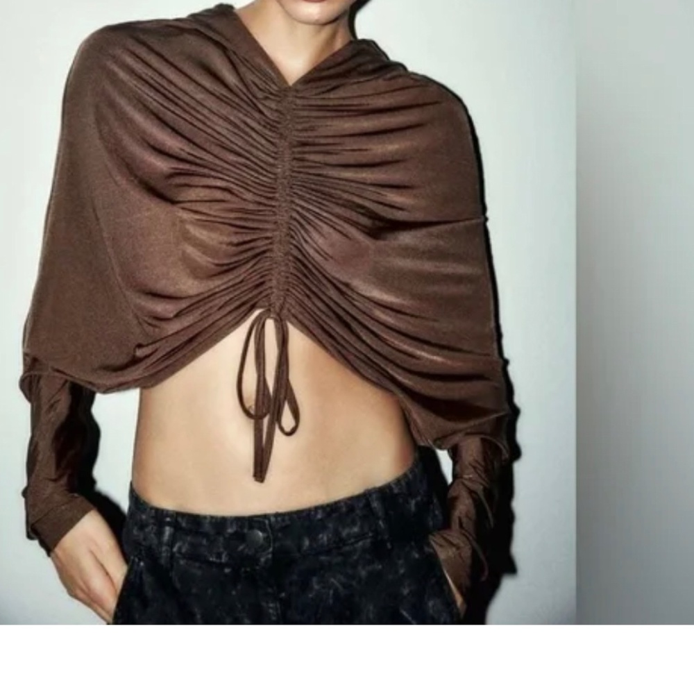 Hooded ruched top